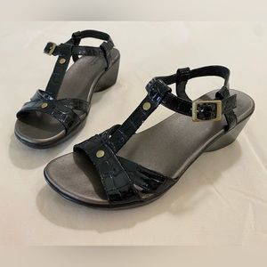 Clarks Bendables sandals. GUC